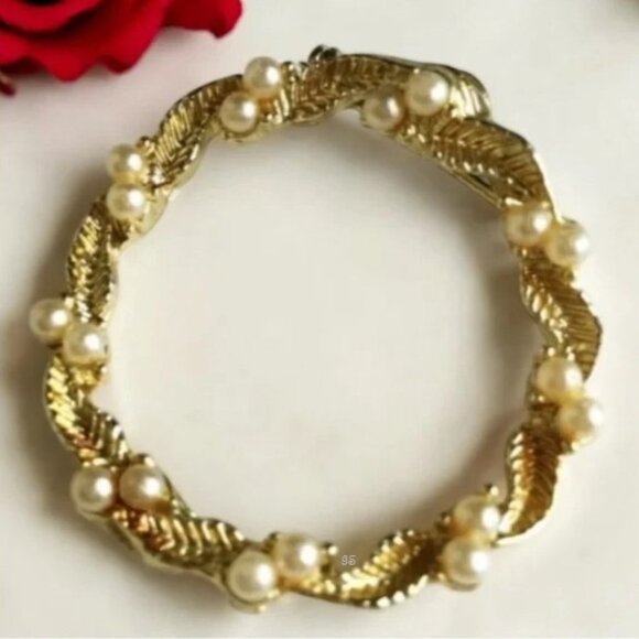 Vintage 1950s GERRY’S Signed Gold-Tone Faux Pearl Wreath Brooch - Picture 12 of 13